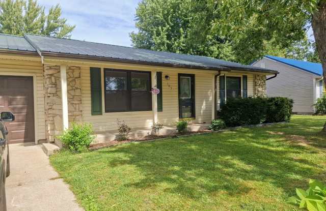 Charming 3-Bedroom Home with Fenced Yard, Central Air & 2-Car Garage! Gallery 3