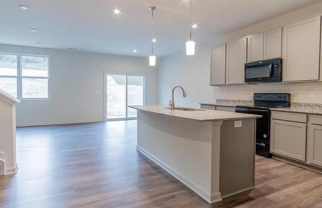 4003 White Pine Ln Gallery 3