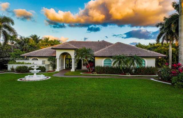 3152 SW 147th Ave photos photos