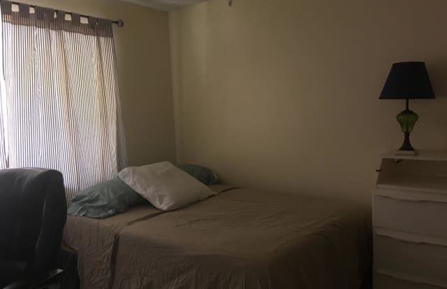 102 East Manfield - BR3 - 102 East Manfield Street, Riverside, CA 92507