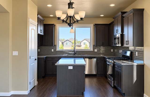 Beautiful 3-Bedroom Home with A/C, Fenced Yard & 2-Car Garage Gallery 4