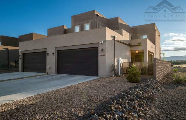 Gorgeous Corner-Lot Townhouse with Mountain Views photos photos