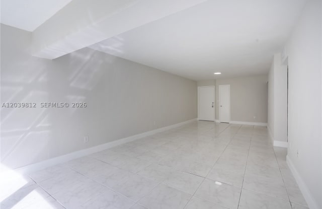 9180 Fontainebleau Blvd Gallery 3