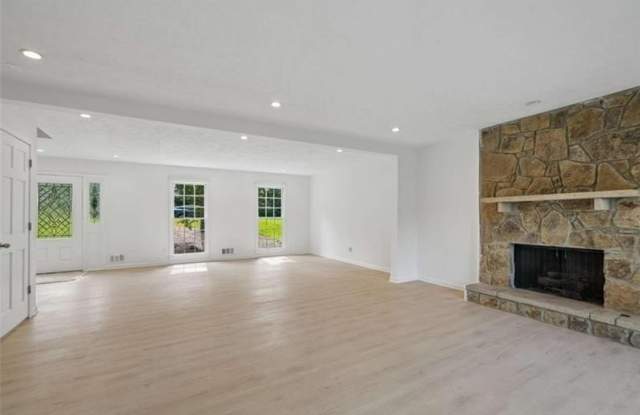5132 Willow Point Parkway Gallery 4