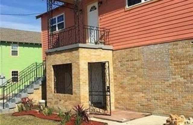 4211 DOWNMAN Road photos photos