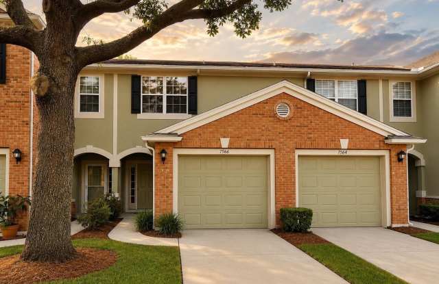 7566 RED CRANE Lane Gallery 1