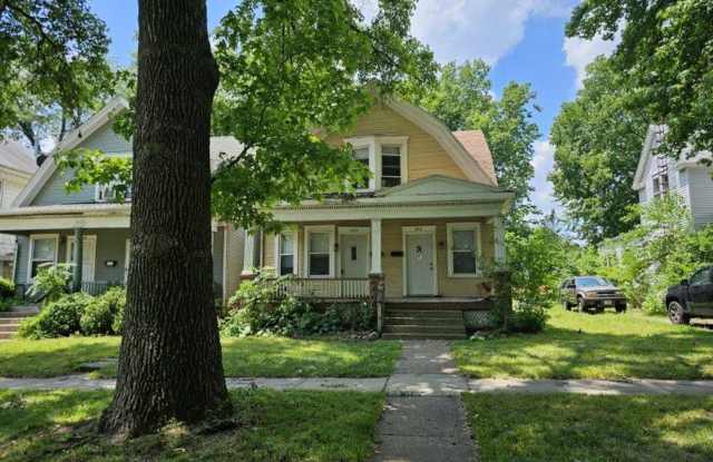 2 bed 1 bath two story duplex photos photos