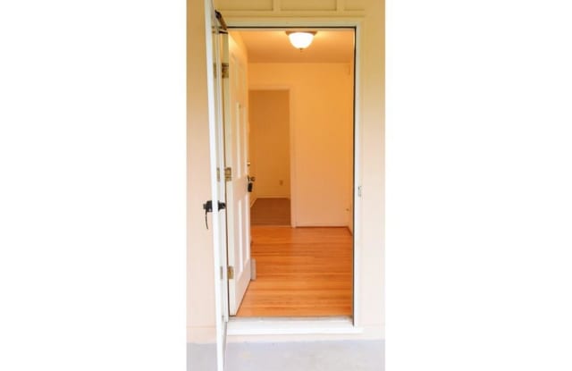7132 Hallstead Circle Gallery 4