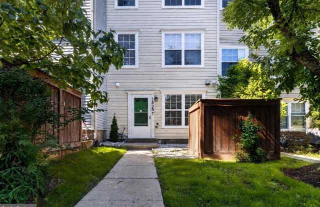 18997 HIGHSTREAM DR #834 Gallery 1