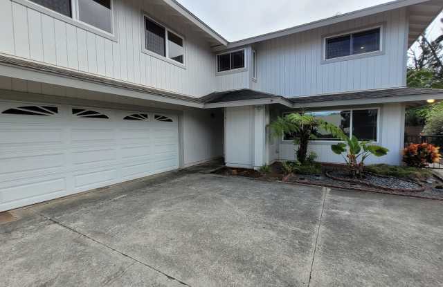 Spacious 5 Bedroom 3 Bath Duplex House w/ 2 car Garage and Gated Driveway in Mililani photos photos