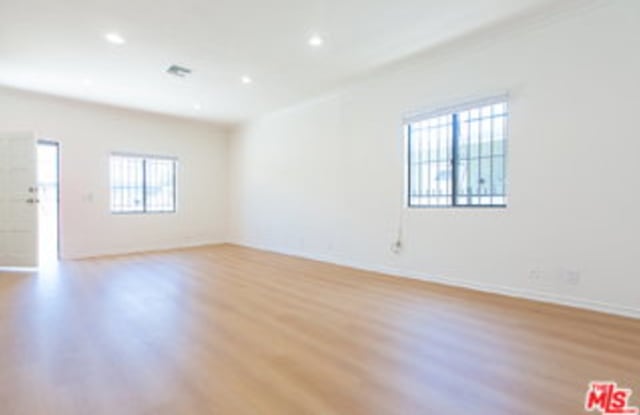 1443 North Mariposa Avenue Gallery 2