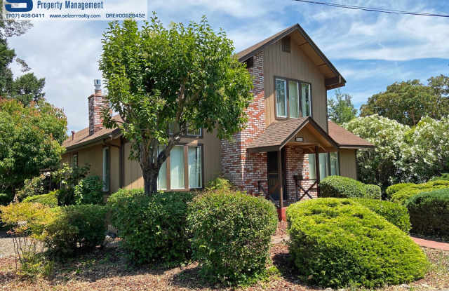 Charming 2-story 2+ bedroom home (bonus loft) landing in a prime westside location! photos photos