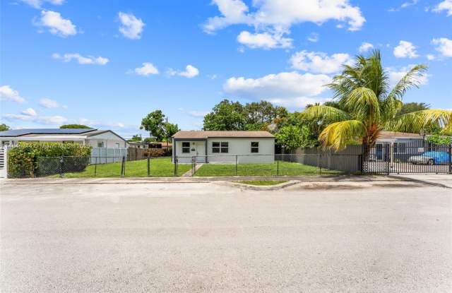 1245 NW 84th Ter photos photos