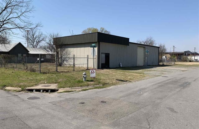 901 N Olive Street - 901 North Olive Street, North Little Rock, AR 72114