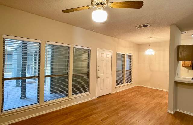 Central/UT 2/2 Apartments PRELEASE 8/15/2025 photos photos