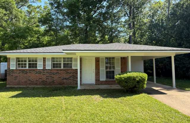 Benton 3 Bedroom, 1.5 Bathroom Home - Like New! Gallery 1