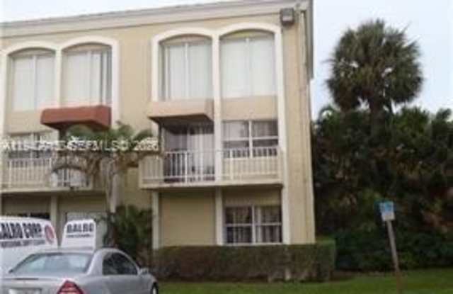 17901 NW 68 AV photos photos