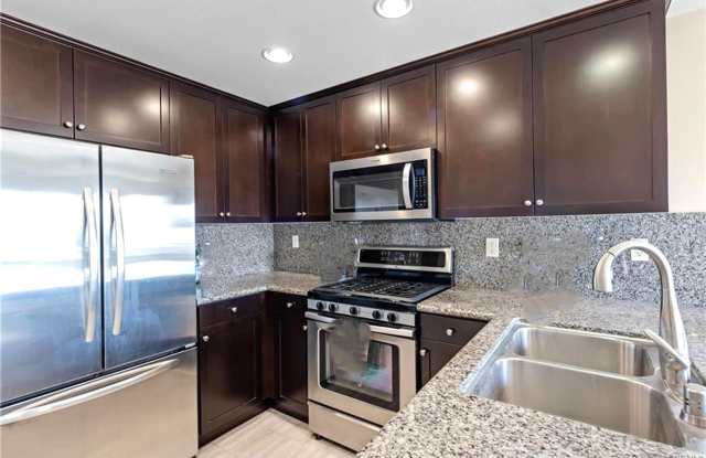 Single-Level 2-Bedroom Condo in the Prestigious South Bay 360 Community! Gallery 3
