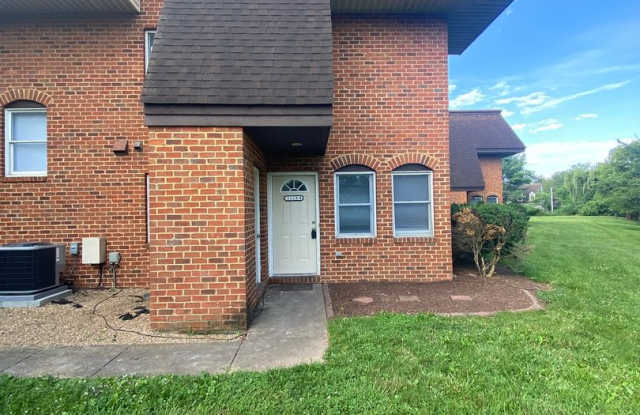 Spacious 4 bedroom, 2 bath Townhome photos photos