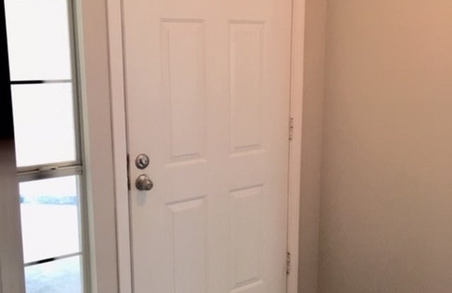 Nice 3 Bedroom Home For Rent! Gallery 3