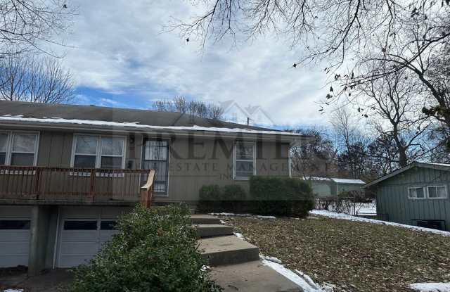 2 Bd / 1 Ba -107 S Arlington Ave, Independence Rent $925- DUPLEX with garage - 107 South Arlington Avenue, Independence, MO 64053