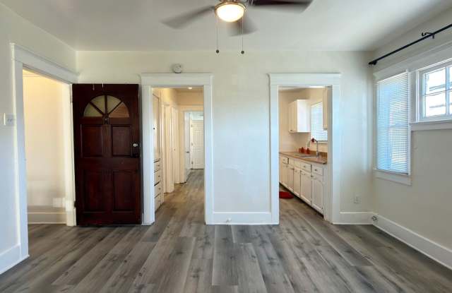 **519 E 17th St Long Beach** Upstairs 2 bedroom 1 bath** 2 weeks free OAC** photos photos