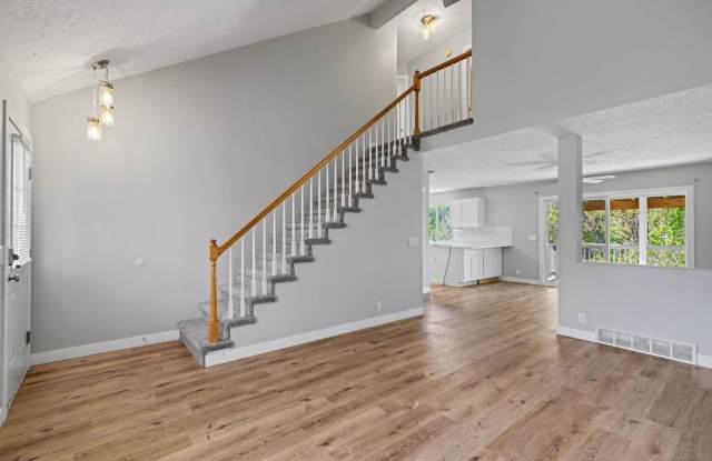 3 Bedroom Home in Bellevue Gallery 3