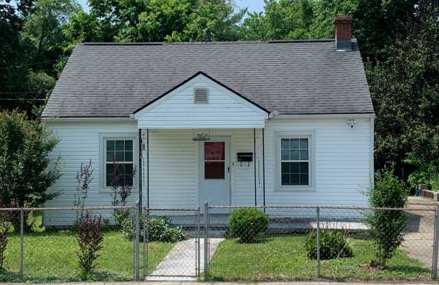 Pre-Leasing Now for Fall Semester 2026 - 752 Addison Avenue, Lexington, KY 40504