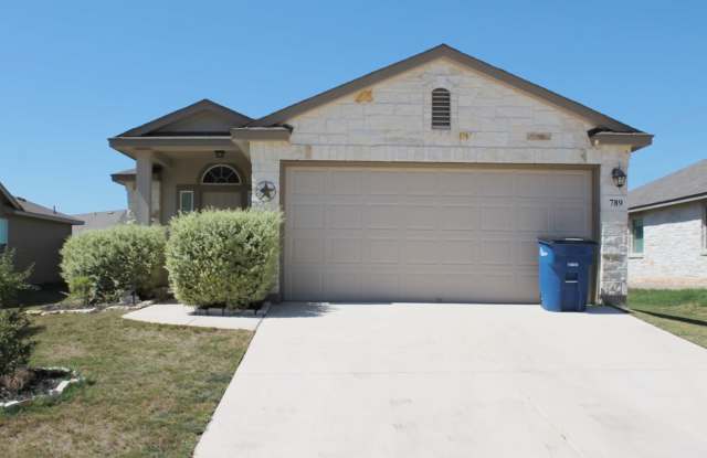 3/2/2 in Avery Park / Fridge, Washer  Dryer Included / Covered Patio / Fenced in Yard / CISD - 789 Great Oaks Drive, New Braunfels, TX 78130