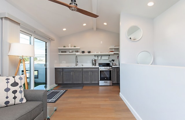 1833 Hermes St. photos photos