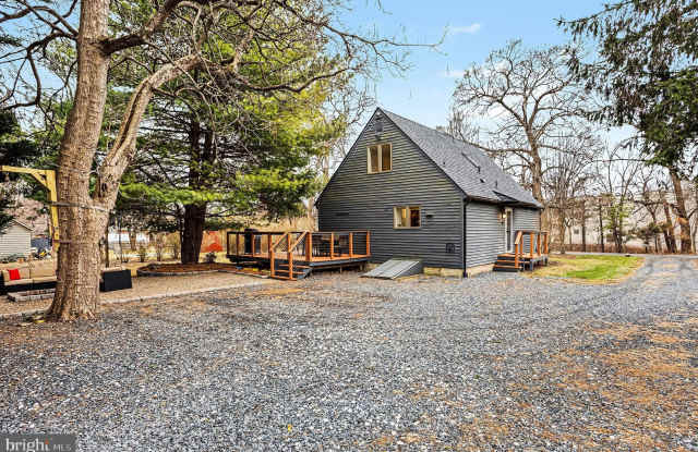 85 RAILROAD Avenue photos photos