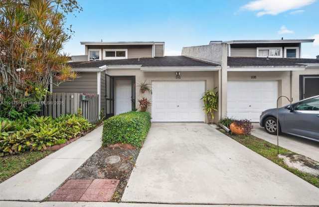 616 Woodgate Ln photos photos