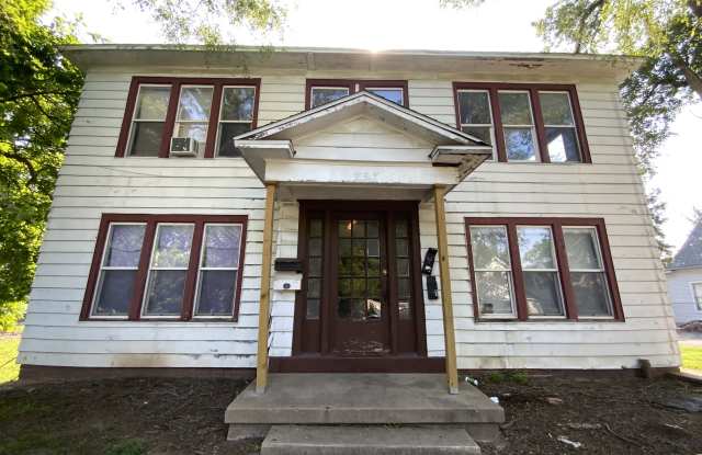 327 Robinson St - 327 Robinson Street, Danville, IL 61832