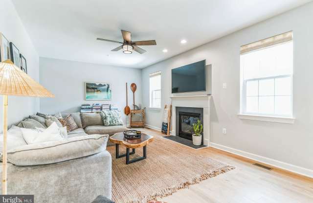 14720 LOCUST Court Gallery 4