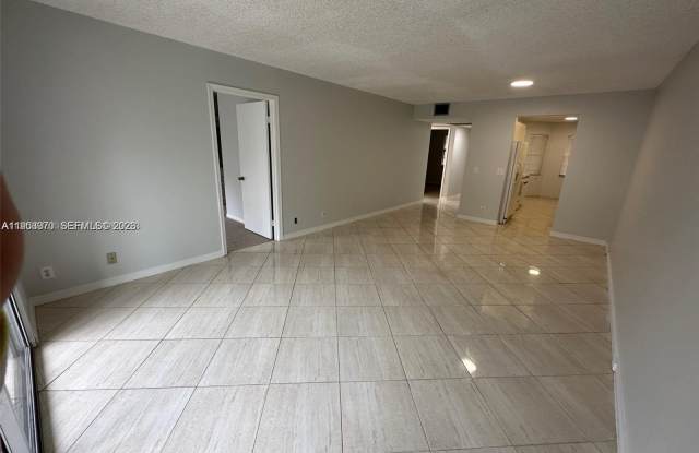 1200 SW 124th Ter photos photos