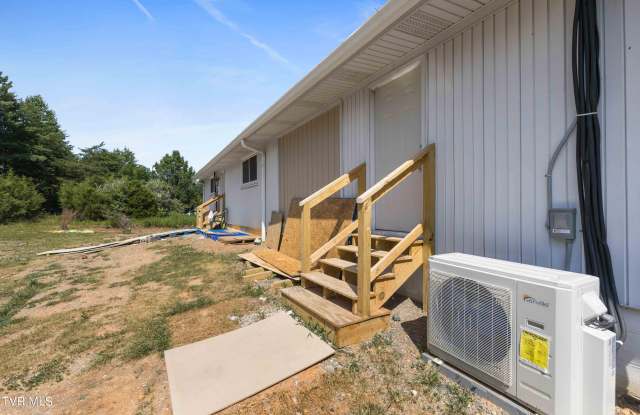 17329 Lee Highway Gallery 1