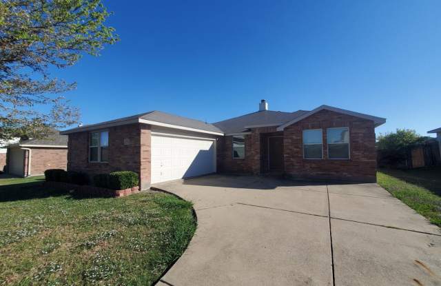 Adorable Royse City home with large backyard! Gallery 1