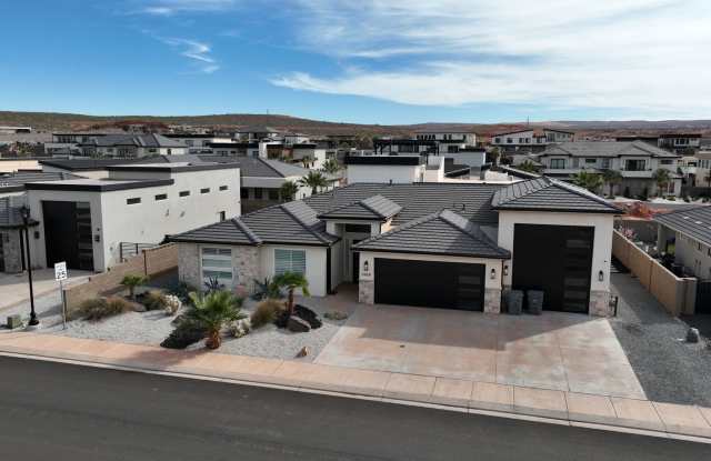 5 Bed, 4 Bath, 2 Car Garage Plus RV Garage and Casita photos photos