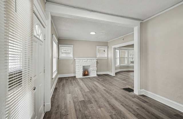 *MOVE IN SPECIAL* $250 Off First Full Month's Rent OR Free 55in TV! photos photos