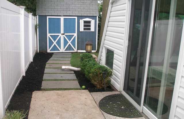 4924 Express Dr S Gallery 4