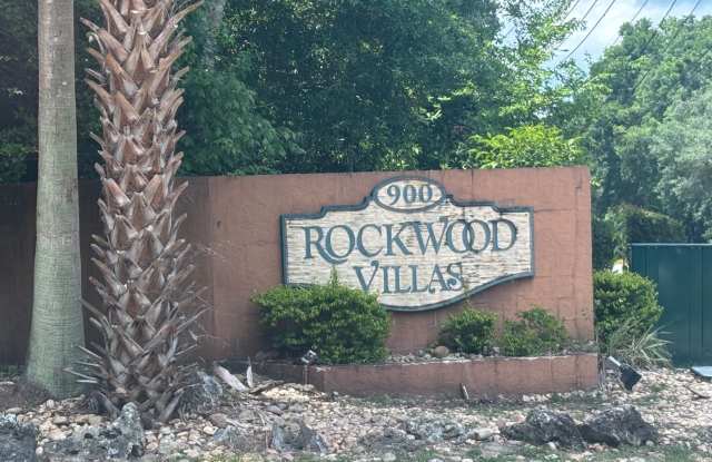 Must See Interior! Corner Unit! Beautifully Remodeled 3/3!! Great Price, Won't Last! Gallery 3