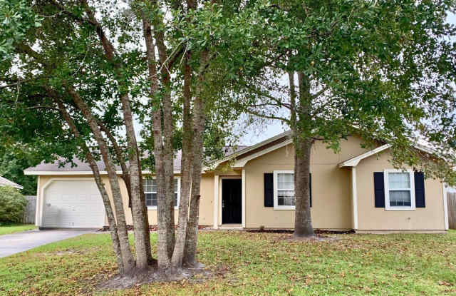 4/2 with fenced in yard! - 102 Hopi Court, St. Marys, GA 31558