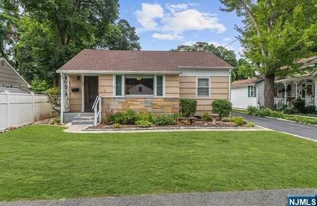 40  Silver Birch Avenue - 40 Silver Birch Avenue, Oakland, NJ 07436