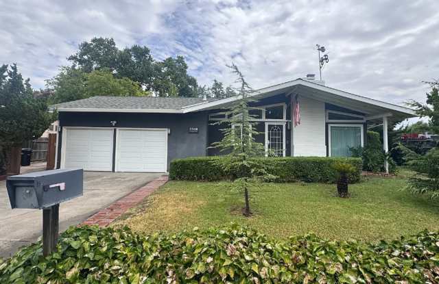 Updated Large 3 bedroom 2 bathroom home photos photos