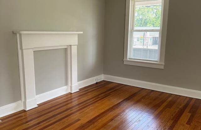 Adorable 3 Bedroom Duplex for $1,800./month Gallery 4