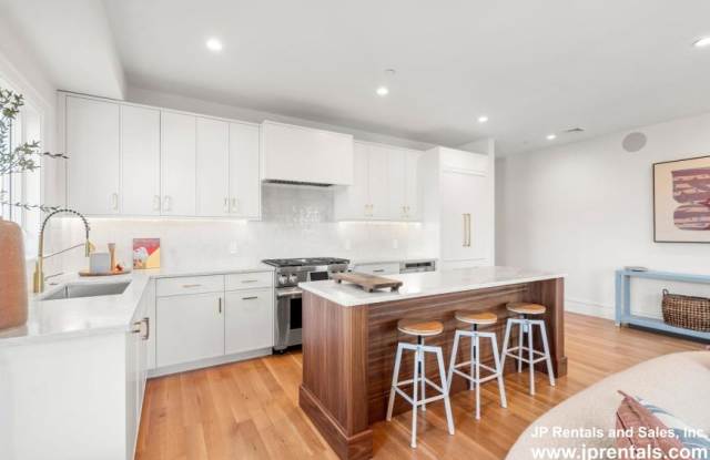 60 Williams St. photos photos