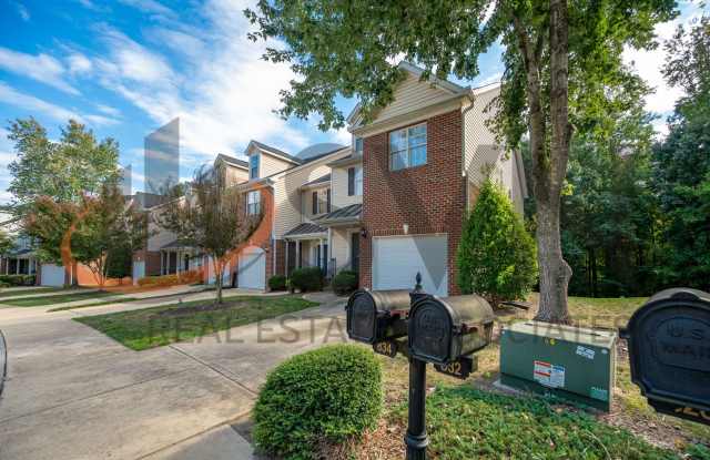 Spacious 3BR, 2.5BA End-Unit Townhome! Gallery 3