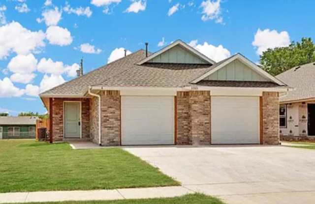 Newly Available – Modern 2-Bedroom Duplex in Lawton! Gallery 1