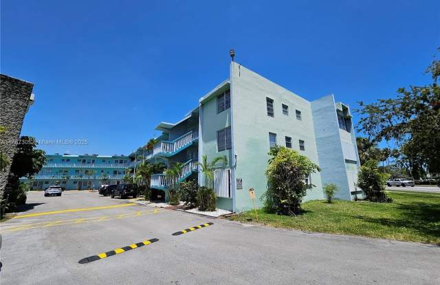 1501 NE Miami Gardens Dr photos photos