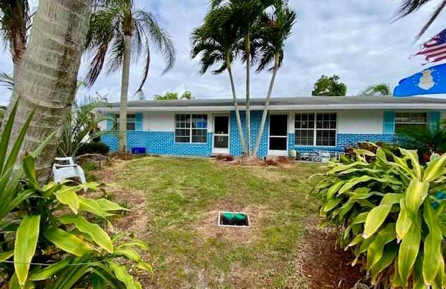 2235 NE Rustic Place Gallery 3